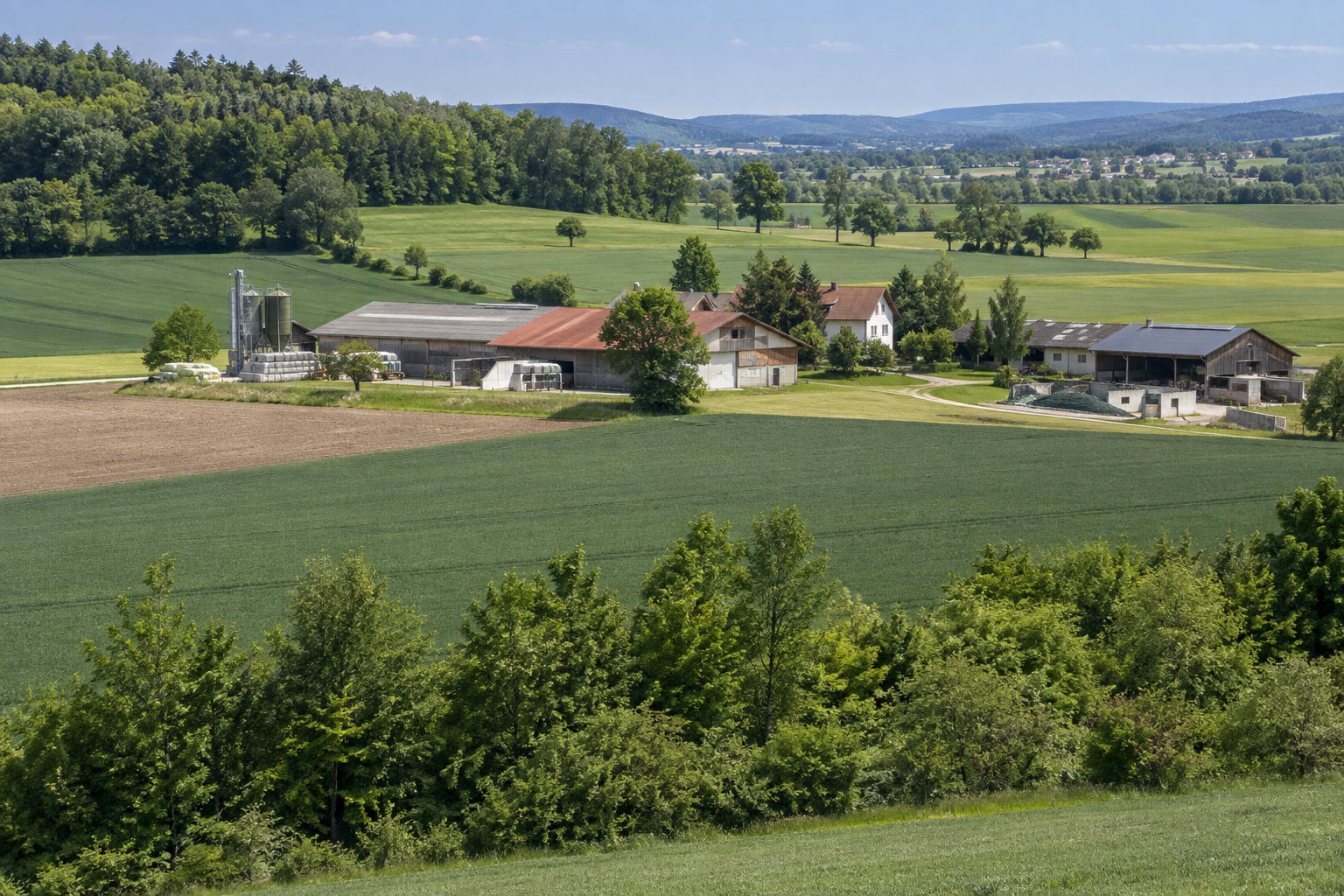 Weitläufiger Ackerbaubetrieb in Europa